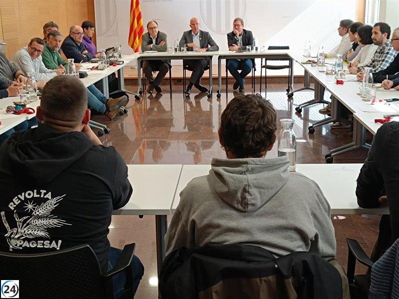 Comienza la reunión de Mascort con agricultores entre protestas en curso.