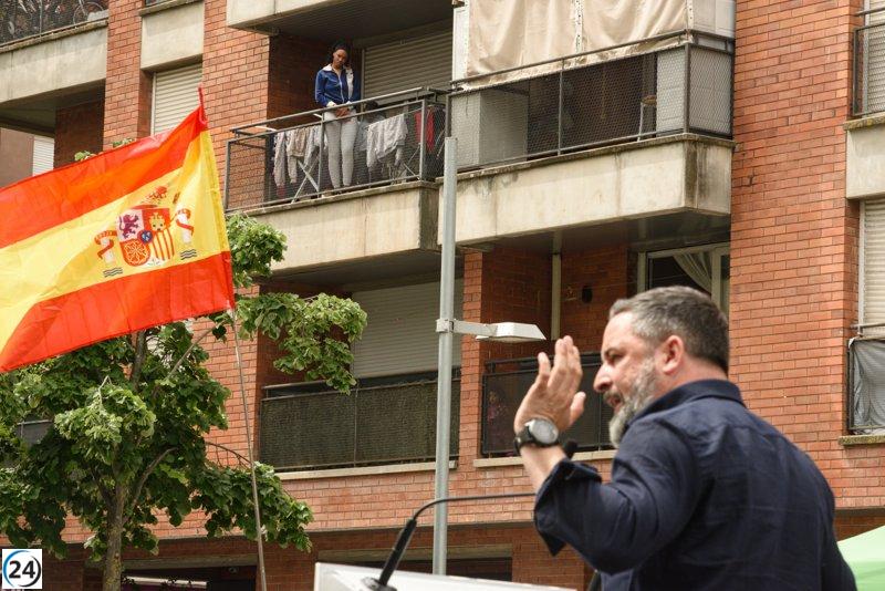 Abascal (Vox) sugiere deportar inmigrantes ilegales en masa.