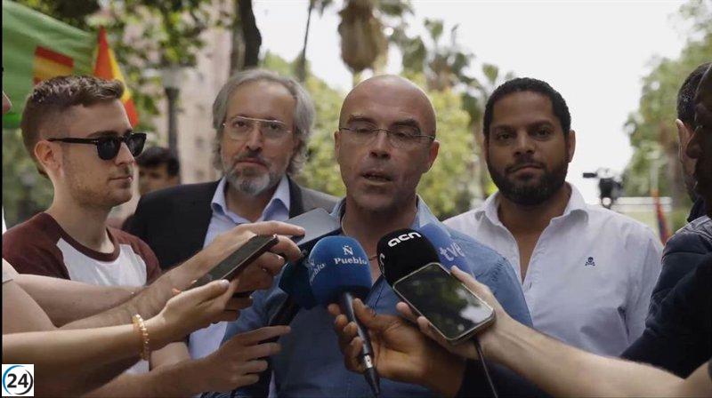 Buxadé de Vox acusa a PP y PSOE de ceder el control de la política de inmigración a Bruselas.