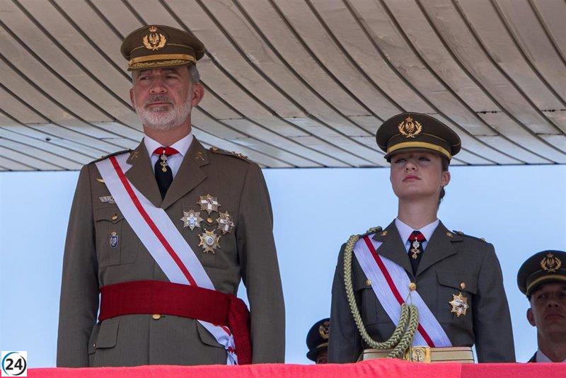 El Rey y la princesa Leonor en ceremonia de entrega de despachos a sargentos en Talarn, Lleida.