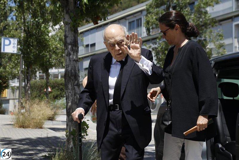 Jordi Pujol y sus hijos acuden al tanatorio de Sant Gervasi para despedirse de Marta Ferrusola.