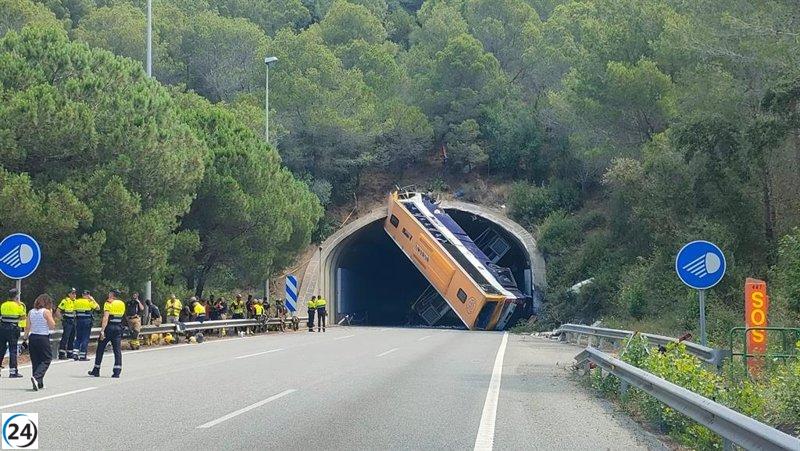 Cuatro heridos del accidente en la C-32 se mantienen en condición crítica.