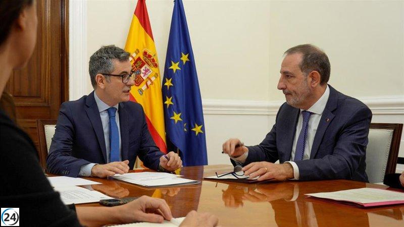 Espadaler insiste en la urgencia de aligerar las cargas en los juzgados durante su encuentro con Bolaños.