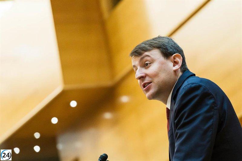 López (PSC) advierte sobre la inestabilidad del vínculo atlántico bajo la era Trump.