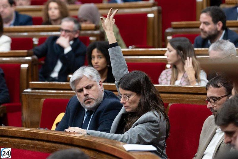 Junts exige a Illa que se presente en el Parlament por la crisis de Rodalies.