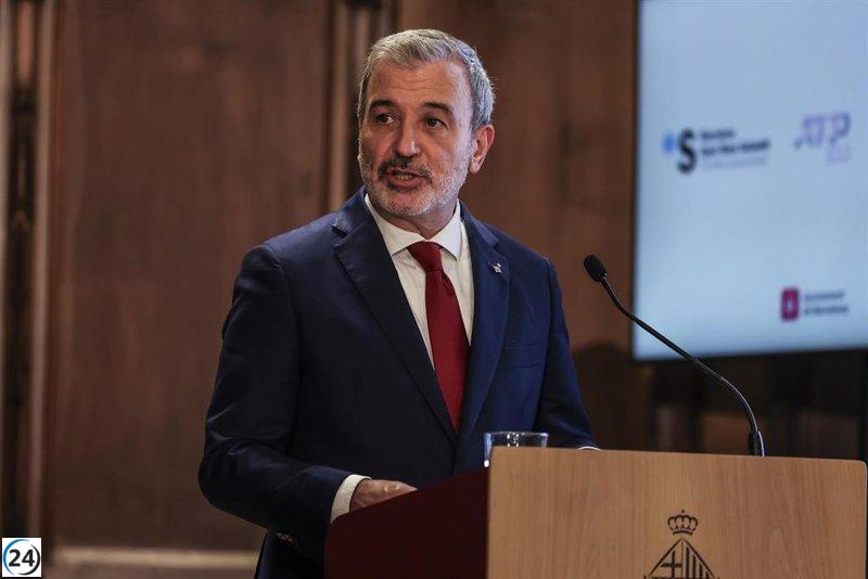 Collboni relaciona Barcelona con las grandes ciudades, destacando sus 5 millones de habitantes.