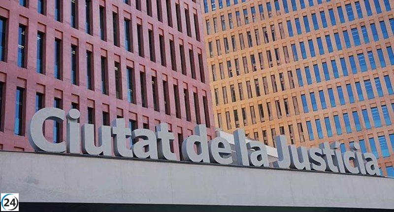 Sentenciado a cuatro años de prisión por el hurto de un reloj de 120.000 euros a un visitante en Barcelona.