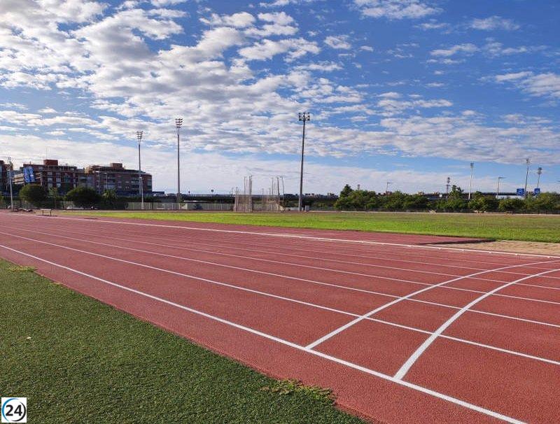 La pista de atletismo en Santa Coloma de Gramenet se queda a oscuras tras el robo de cableado de cobre.