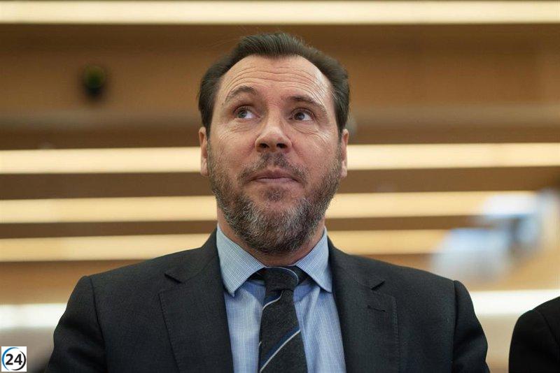 Puente advierte que más inversión en Rodalies implica recortes en el servicio.