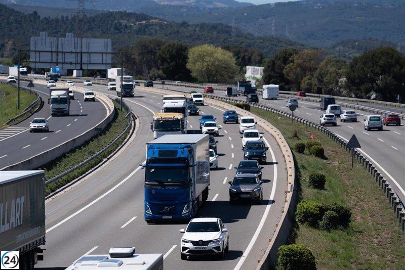 Más de 144.000 coches abandonan Barcelona antes de las 14:00, un 26% menos de lo esperado.