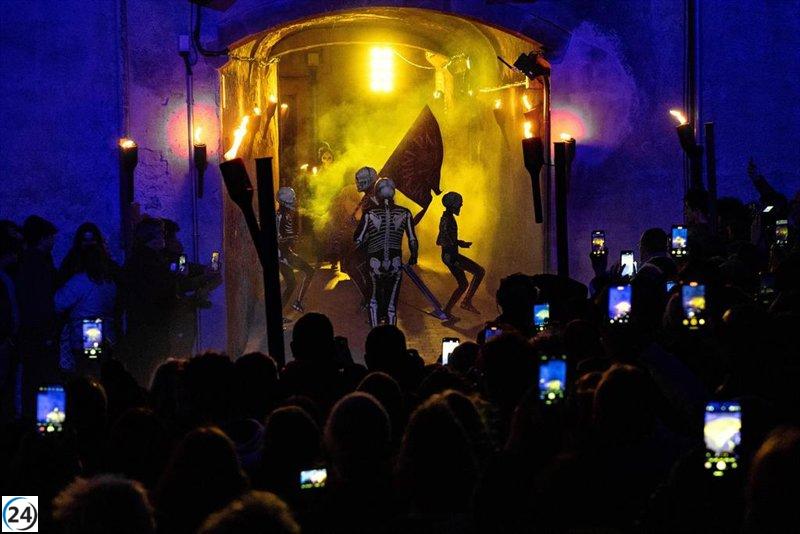 Verges (Girona) celebra de nuevo su tradicional 'Dansa de la Mort' medieval.