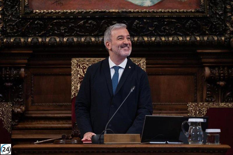 Collboni elude la censura tras el voto en contra de BComú y ERC, gracias a la iniciativa de Junts.