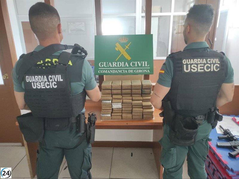 Intervienen 46 kilos de hachís en un operativo en la AP-7 en Garrigàs, Girona.