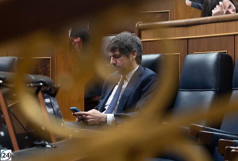 Urtasun insta al PP a evitar distracciones y enfocarse en el debate sobre la jornada laboral.