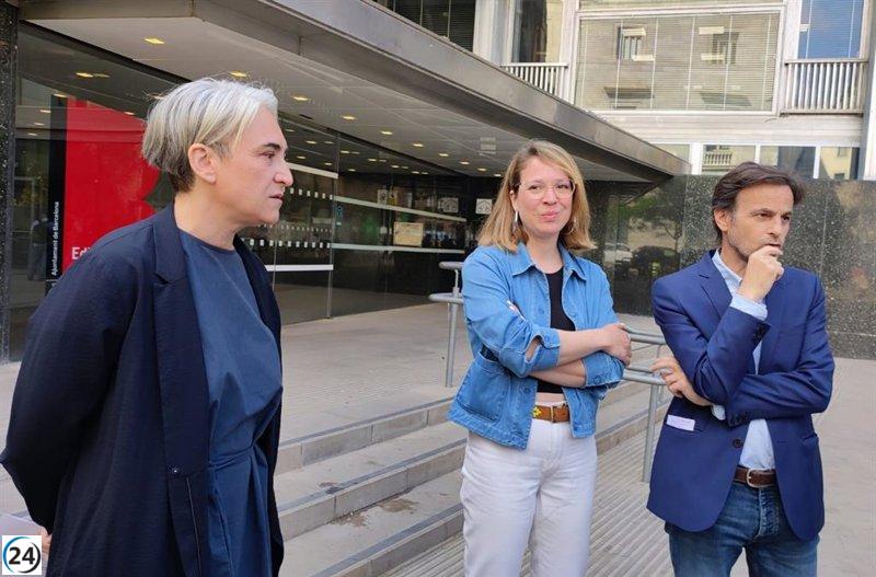 Colau critica al PSOE por su hipocresía en la crisis de vivienda y por excluir a la PAH de la misión del PE.