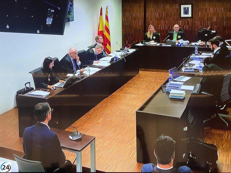 Just Eat acusa a Glovo de presionar a restaurantes para eliminar a sus repartidores y validar su modelo de negocio.