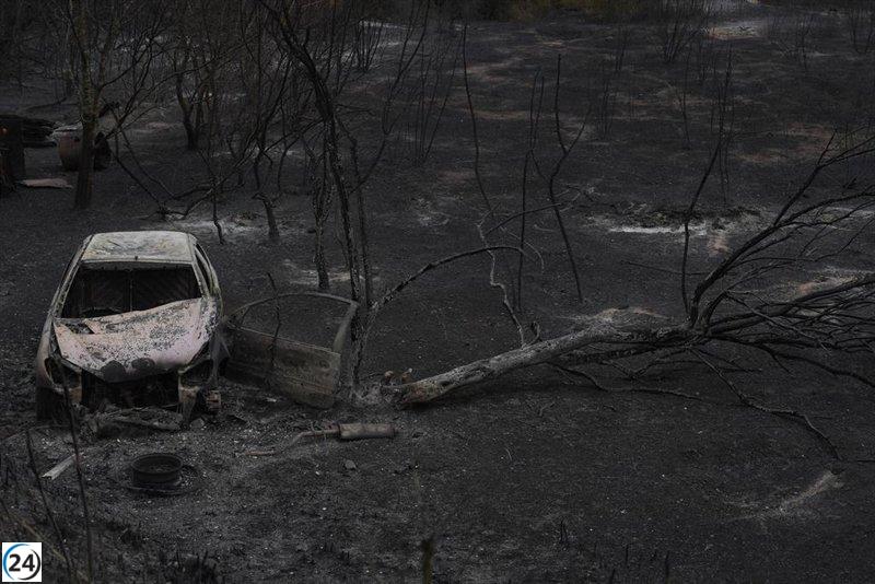 Bomberos controlan el fuego en Paüls (Tarragona) y aplican confinamiento 