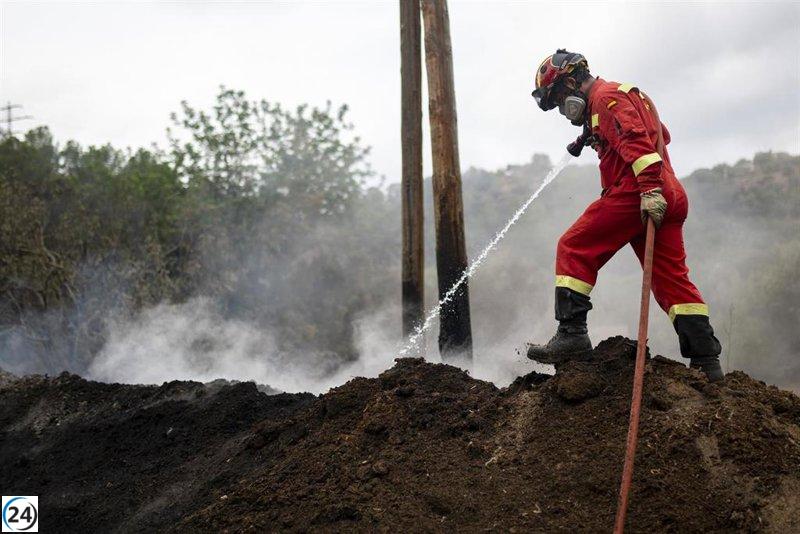 Fallece un bombero auxiliar en el incendio de Paüls, Tarragona.
