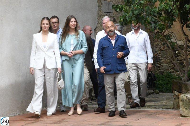 La Princesa Leonor y la Infanta Sofía visitan Sant Martí Vell en Girona.