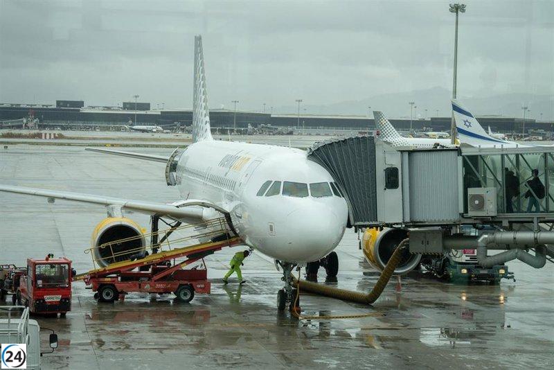 Vueling acusa a jóvenes expulsados de alterar equipos de emergencia en vuelo.