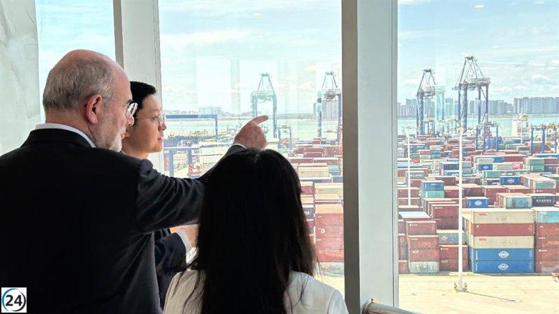 Duch busca estrechar lazos entre Yangpu y las ciudades de Barcelona y Tarragona.