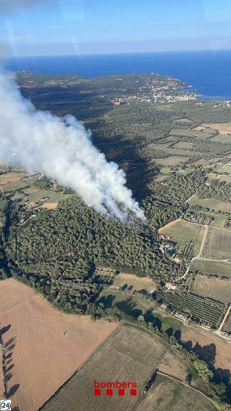 Incendio en Mont-ras, Girona, sofocado tras su inicio el domingo.