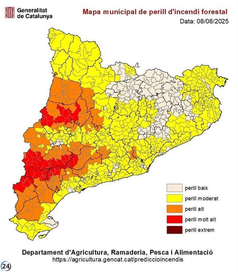 Catorce municipios de Lleida y Tarragona enfrentan un alto riesgo de incendios forestales.