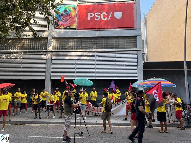 Socorristas de Barcelona exigen al Ayuntamiento que gestione la afluencia en las playas.