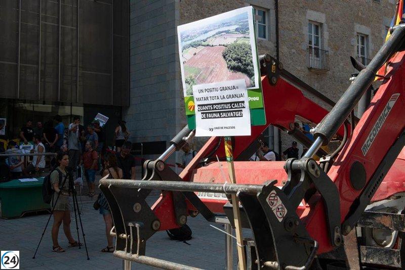 Unió de Pagesos critica al Gobierno por sucumbir a la presión de los cazadores.