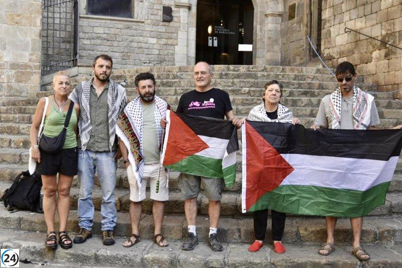 Morad y Macaco respaldan la Flotilla Global Sumud en su partida desde Barcelona a Gaza.