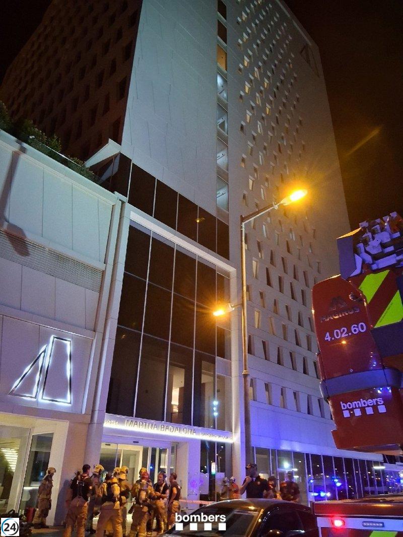 Evacuan a 200 huéspedes de hotel en Badalona por alarma de incendio.