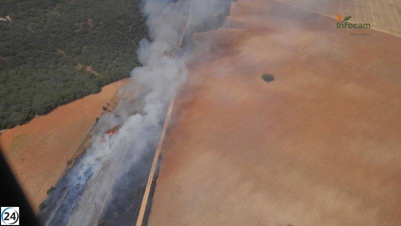 Interrumpido el AVE Madrid-Barcelona por incendio cercano a las vías.