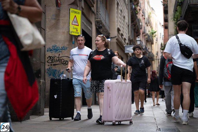 Disminuyen un 1,2% los turistas internacionales en Catalunya en julio, con un gasto de 3.287 millones.