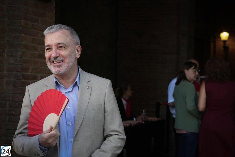 Collboni destaca la 'senyera' como emblema de cohesión en el nuevo rumbo político de Catalunya.