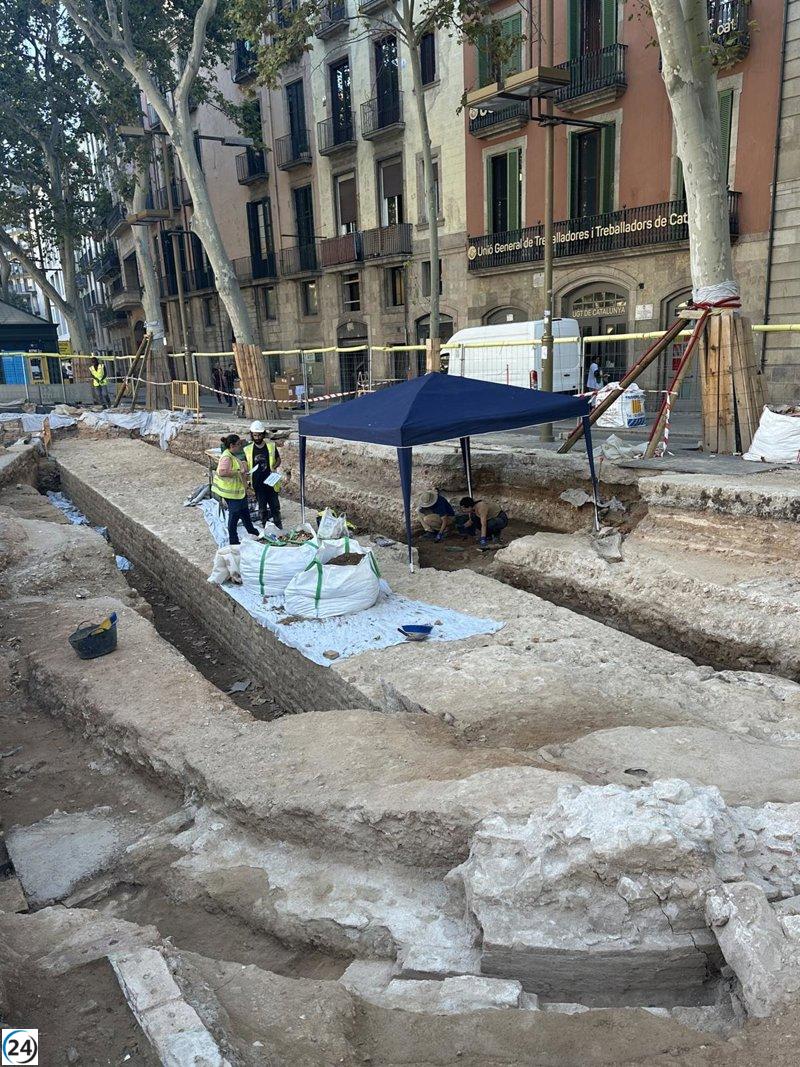 Descubren en Barcelona 44 metros de muralla medieval del siglo XIV durante trabajos en la Rambla.