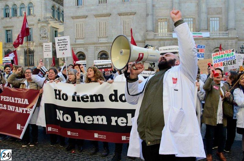 Médicos de Catalunya anuncian huelga el 3 de octubre para reivindicar la dignidad profesional.