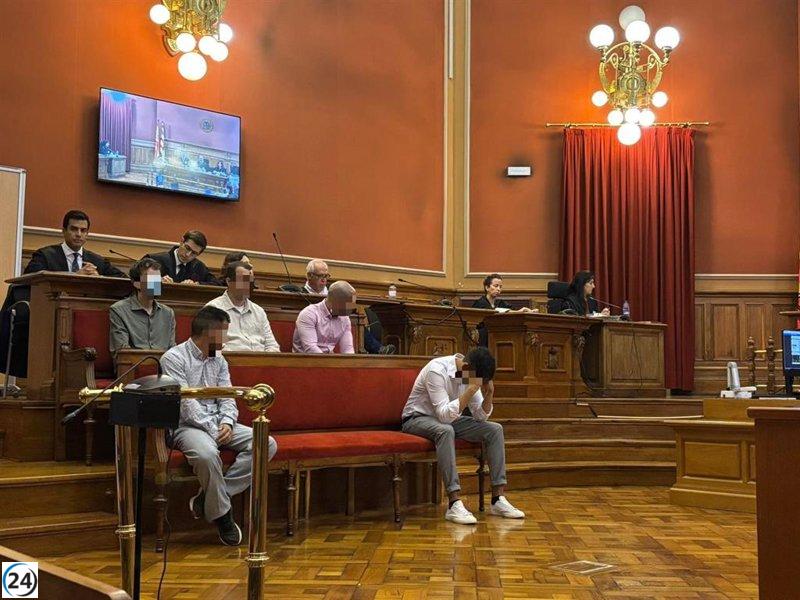 Pacto de penas menores a 9 años para los implicados en la 'manada de Castelldefels' en Barcelona.
