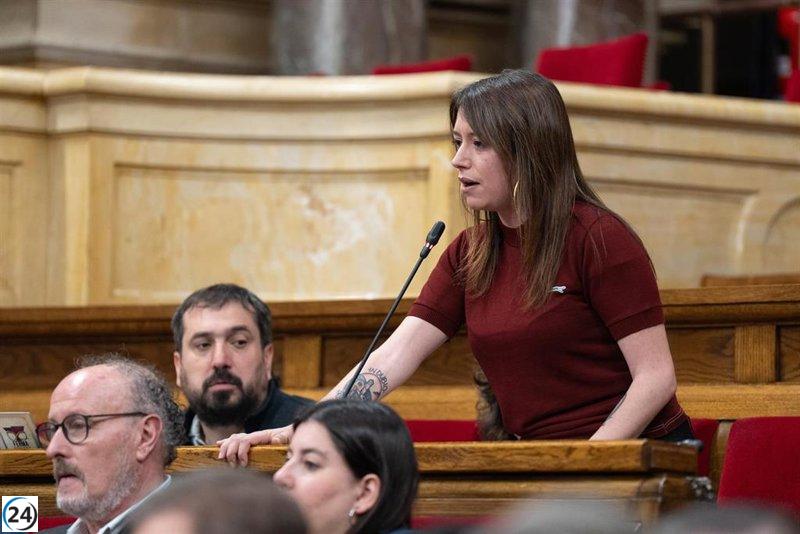 Vega (CUP) reprocha a Puigdemont que priorice inversiones en lugar de abordar Gaza.
