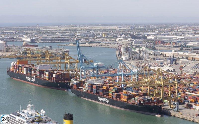 Aumento en el tráfico de contenedores del Puerto de Barcelona gracias a las importaciones asiáticas.