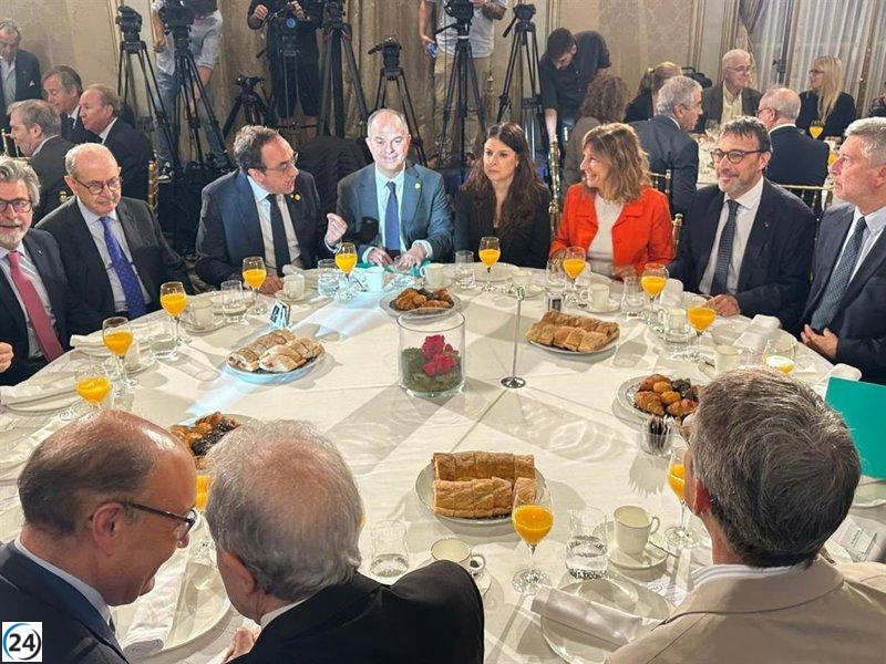 Turull denuncia que Podemos impone un