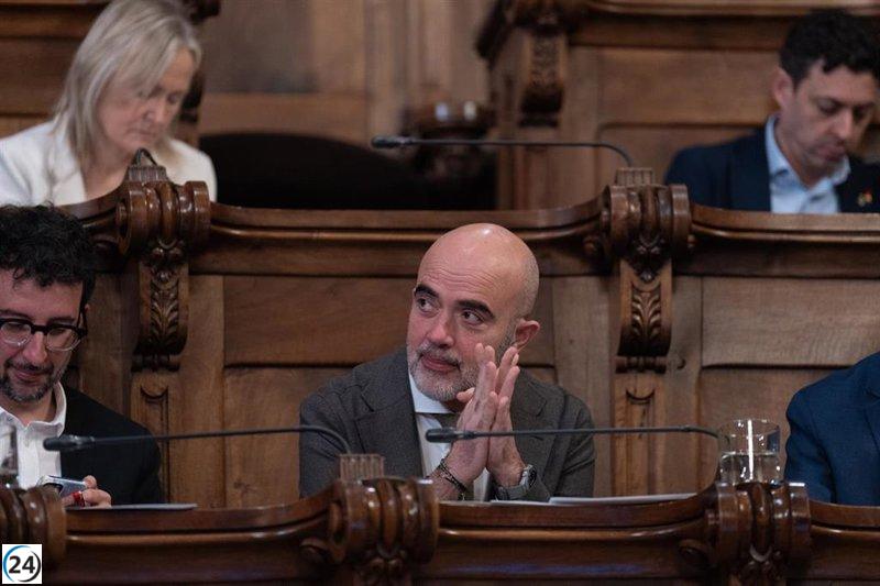 Sirera (PP) señala que la pancarta a favor de la Flotilla rompe la imparcialidad del Ayuntamiento.