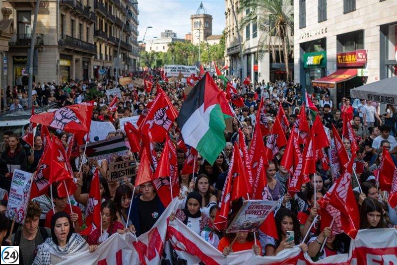 Cerca de 1.200 alumnos protestan en Barcelona contra la violencia israelí.