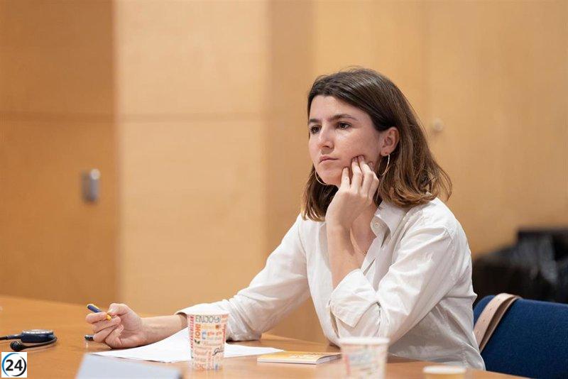 Inquilinos acusan a 35 agencias inmobiliarias de violar la ley ante la Generalitat.