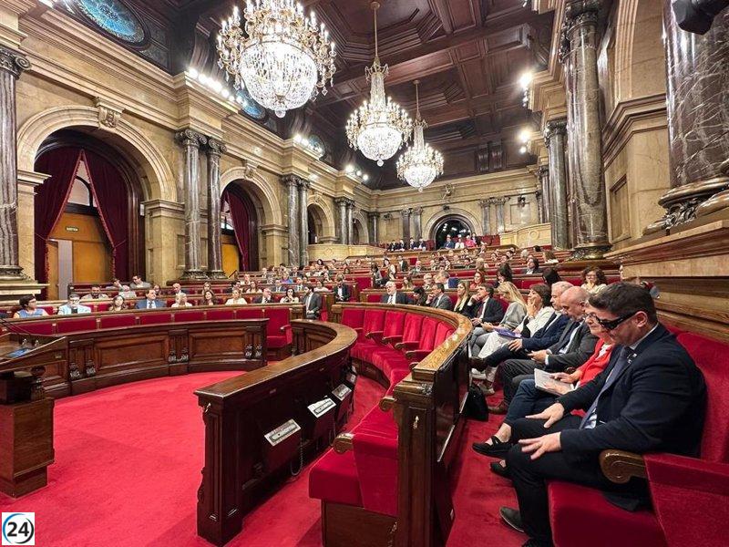 El Parlament pide a la Generalitat que asigne el 3% del presupuesto a la justicia.