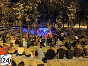Cincuenta personas aplauden el retorno de Castillejo y Plazas a Barcelona tras su deportación.