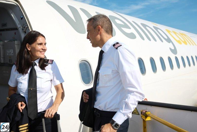 Pilotos de Vueling adoptan galones rosas en apoyo al Día Internacional del Cáncer de Mama.