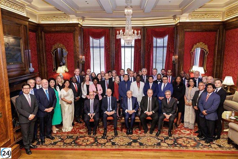 Fainé defiende en Washington la responsabilidad social de las entidades de ahorro y bancos locales.