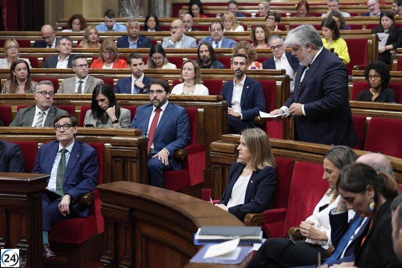 Junts propone recortar el IRPF mientras Illa aboga por una