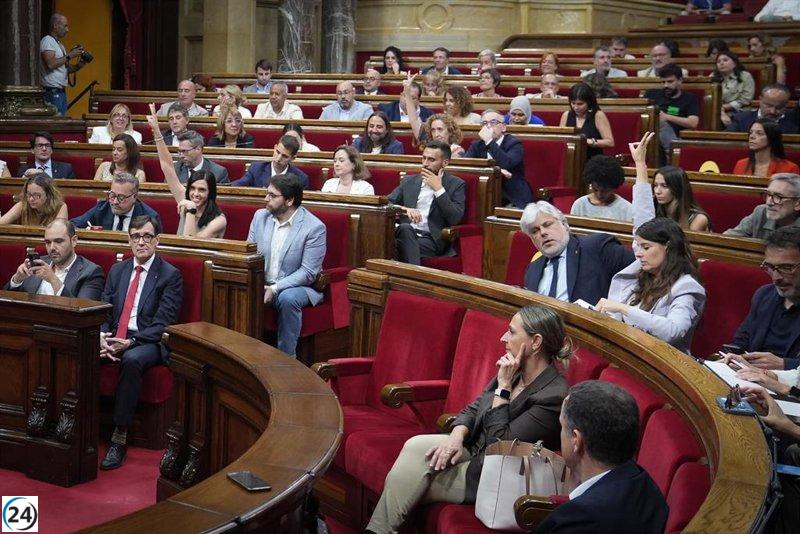 El Parlament demanda urgentemente la transferencia de competencias en inmigración a Catalunya.