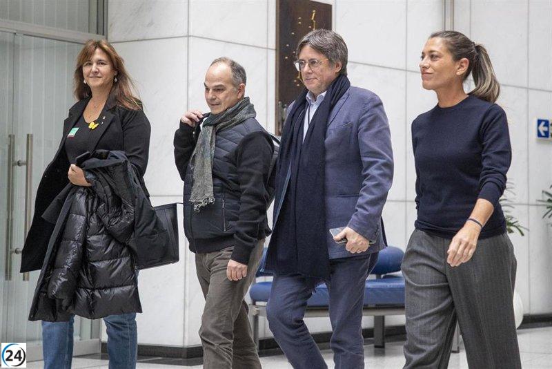 Puigdemont convoca a la dirección de Junts en Perpiñán para decidir sobre la ruptura con el PSOE.